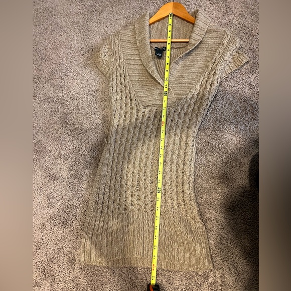 Knitted Sweater dress w/ Short Sleeves- Wet Seal - Picture 9 of 9